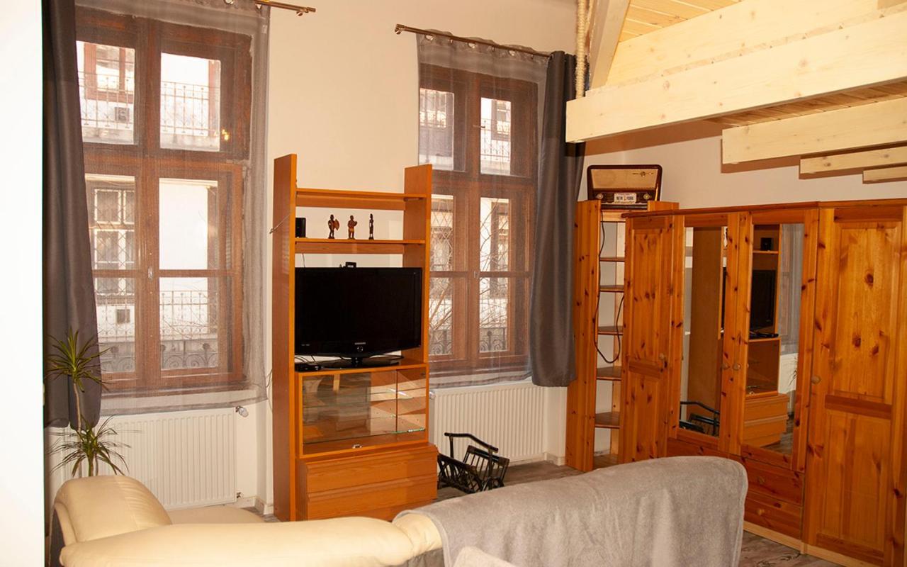Apartman Western *